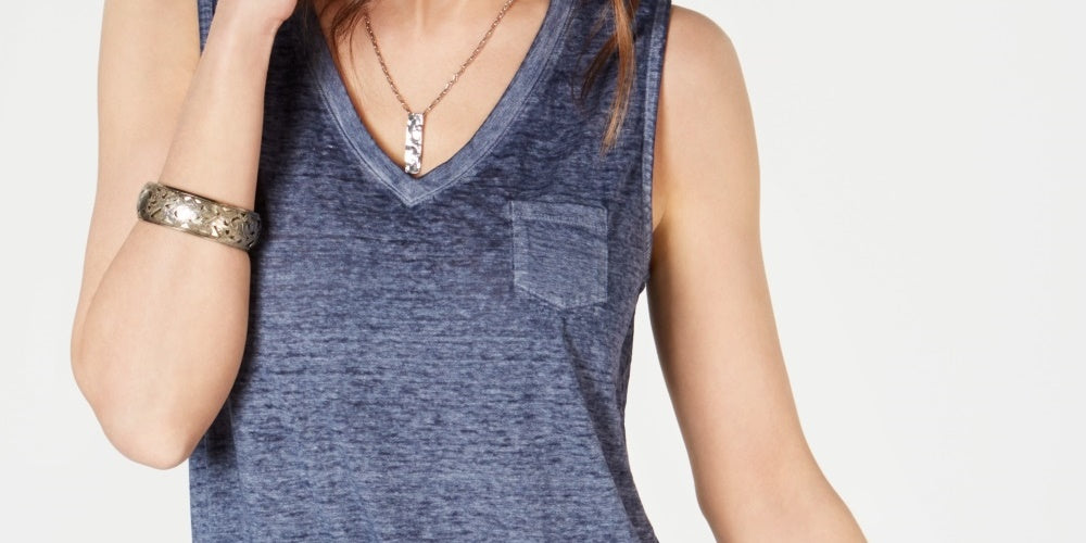 Blusa feminina estilo &amp; co com bolso no peito e estampa burnout, tamanho médio, azul-marinho