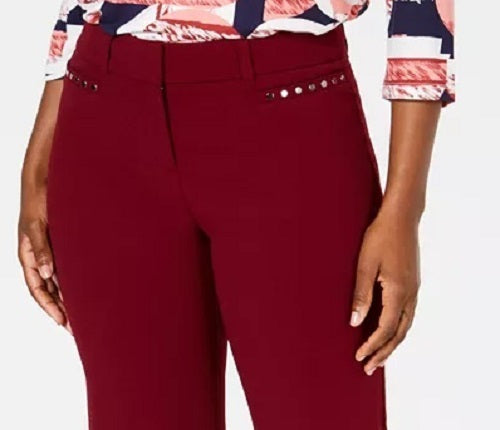 Calça feminina JM Collection Petite Curvy-Fit com acabamento em tachas, vermelha, tamanho 4 P