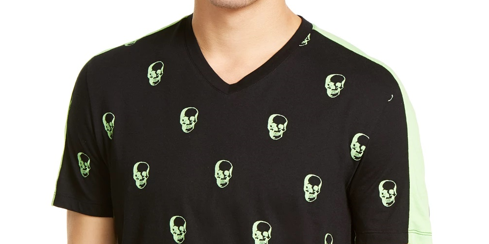 Camiseta masculina com estampa de caveira e gola V da INC International Concepts, preta, tamanho extra grande