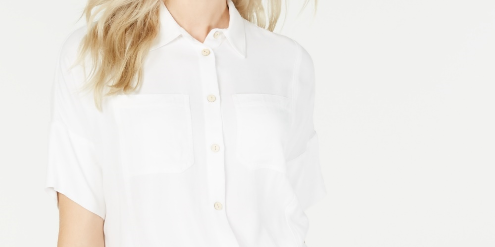 Camisa feminina OAT com botões frontais e estampa quadrada, tamanho médio, branca