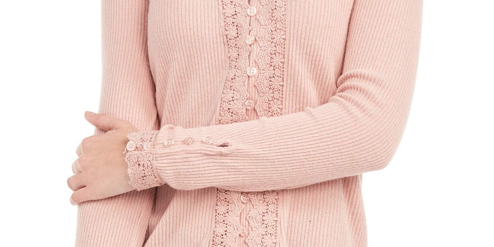 Top com botões frontais e acabamento em renda da American Rag Juniors, rosa brilhante, tamanho pequeno