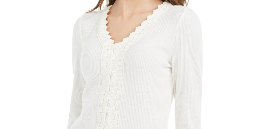 Top com botões frontais e acabamento em renda da American Rag Juniors, branco, tamanho extragrande