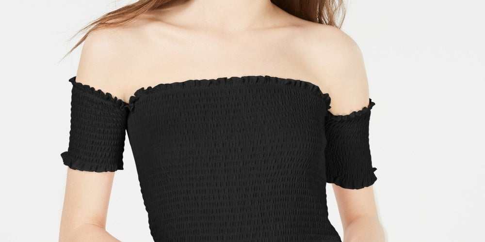 Blusa curta Crave Fame Junior com ombros de fora e franzidos, preta, tamanho pequeno