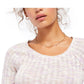 Camiseta feminina Free People, estampada, manga comprida, gola redonda, roxa clara, rosa, tamanho médio