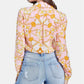 Camisa feminina Guess Madyson estampada manga comprida rosa tamanho médio