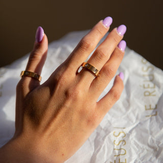 Anel de ouro rosa radiante com pedras preciosas – Anel elegante com pedras preciosas para mulheres