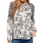 Camiseta Kingston Grey Juniors com estampa Paisley e decote aberto, branca, tamanho pequeno