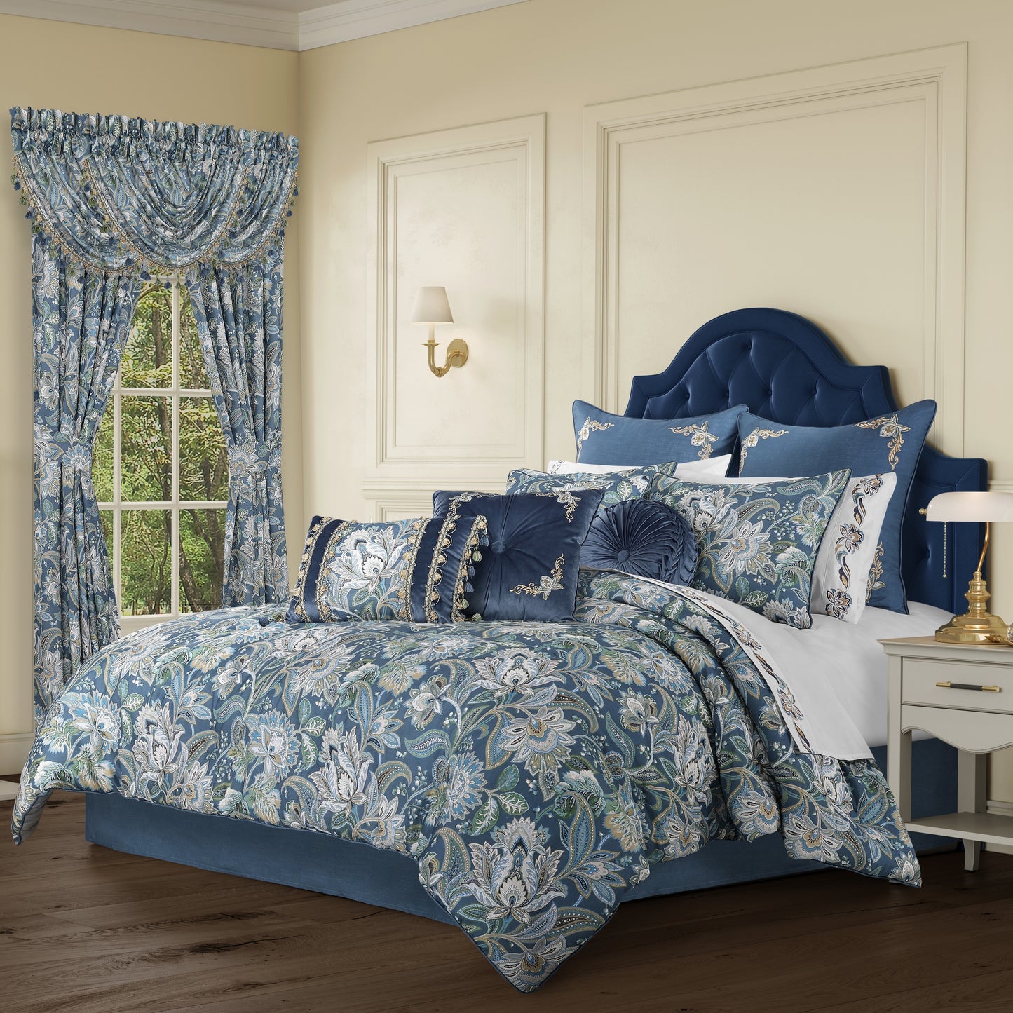 Five Queens Court Michaela Comforter Set