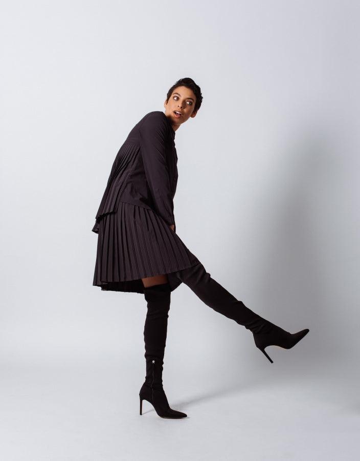 Blusa plissada estilosa em preto – Top elegante feminino