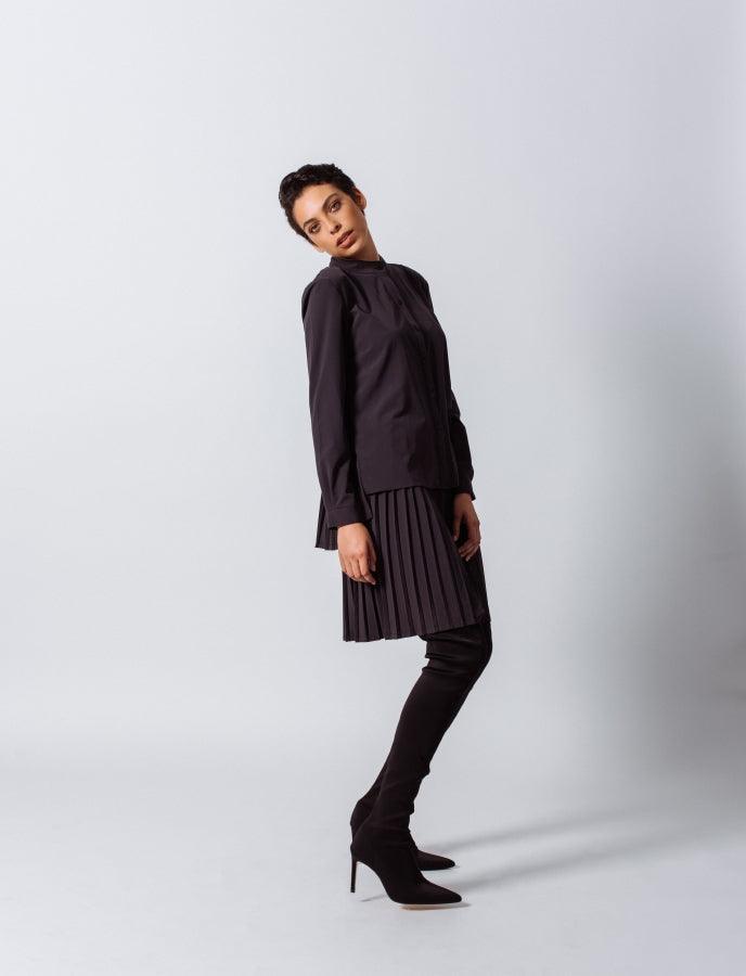 Blusa plissada estilosa em preto – Top elegante feminino