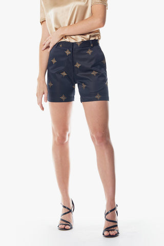 Shorts pretos e dourados – Traje de noite feminino elegante