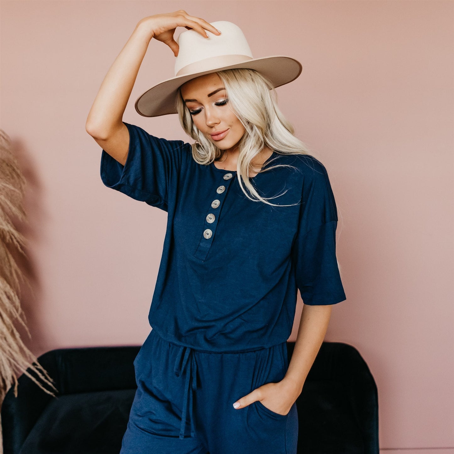 Zenana Macacão feminino estilo jogger com botões e bolsos, azul, tamanho grande, primavera