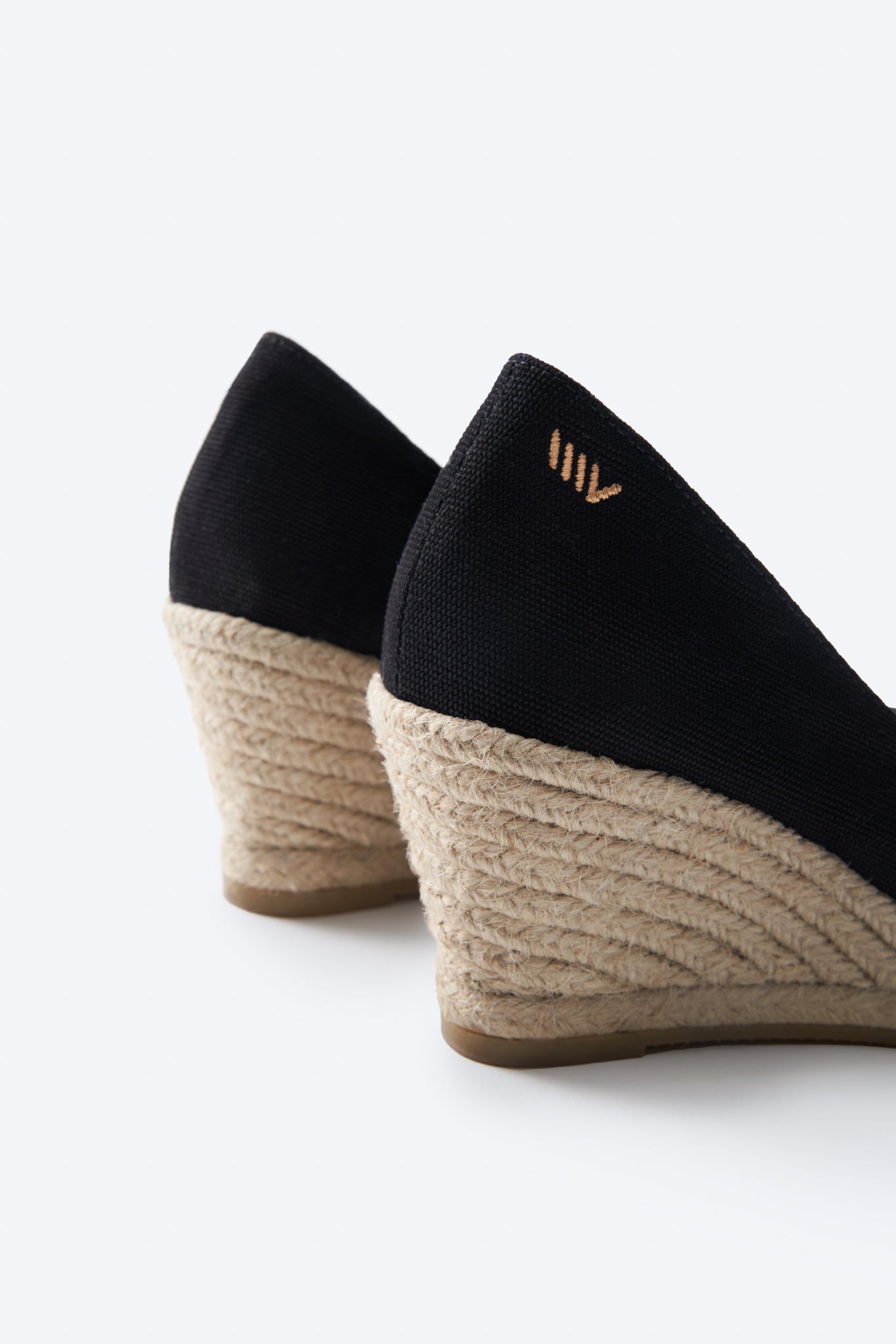 Espadrilles plataforma com corte em U em lona com rosas
