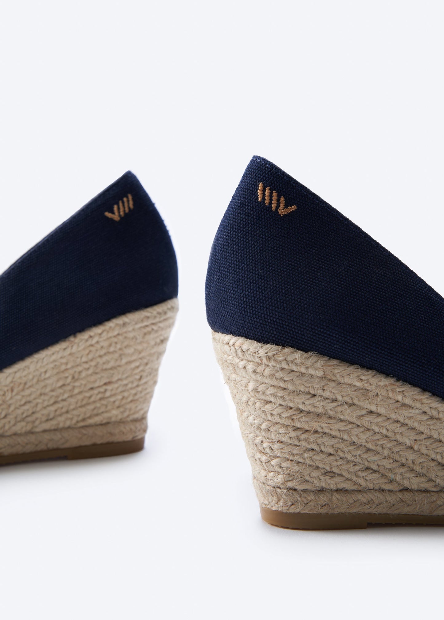 Espadrilles plataforma com corte em U em lona com rosas
