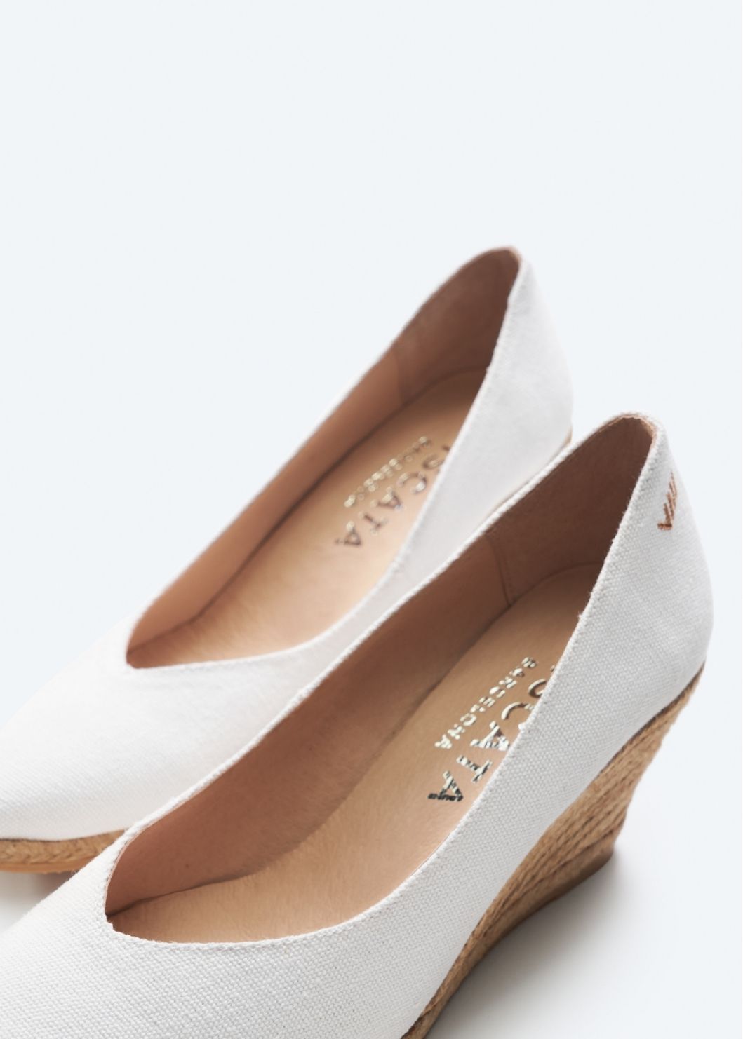 Espadrille Wedges com corte em V em lona com rosas