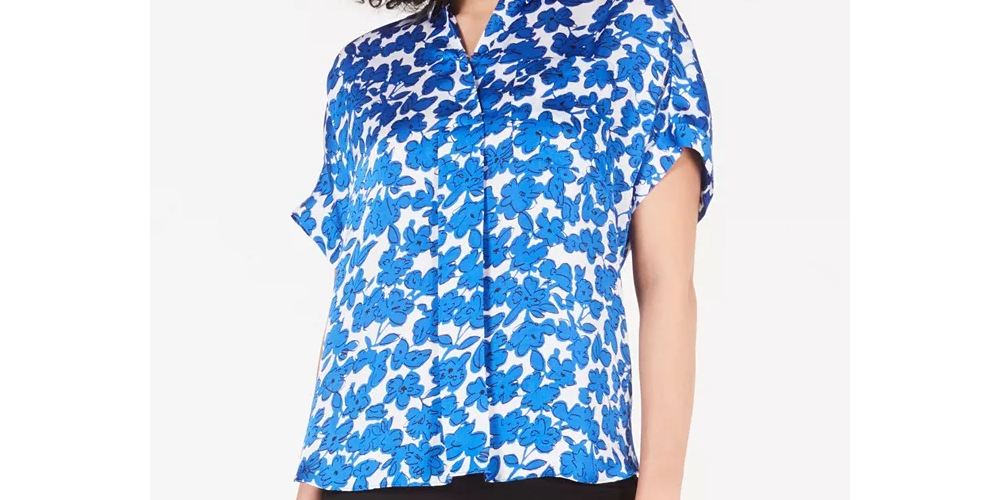 Blusa feminina com estampa floral Alfani criada na cor azul marinho, tamanho pequeno