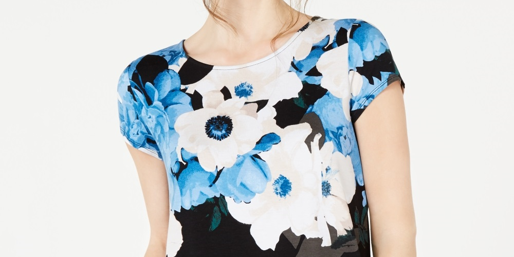 Camiseta feminina Alfani estampada com bainha redonda, azul, tamanho pequeno pequeno