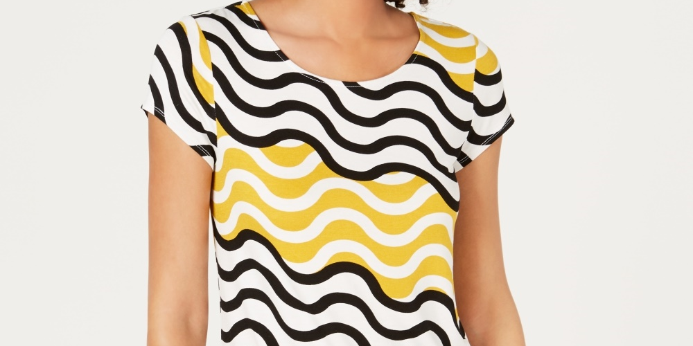 Camiseta feminina Alfani Petite com estampa e bainha redonda, tamanho P, amarela