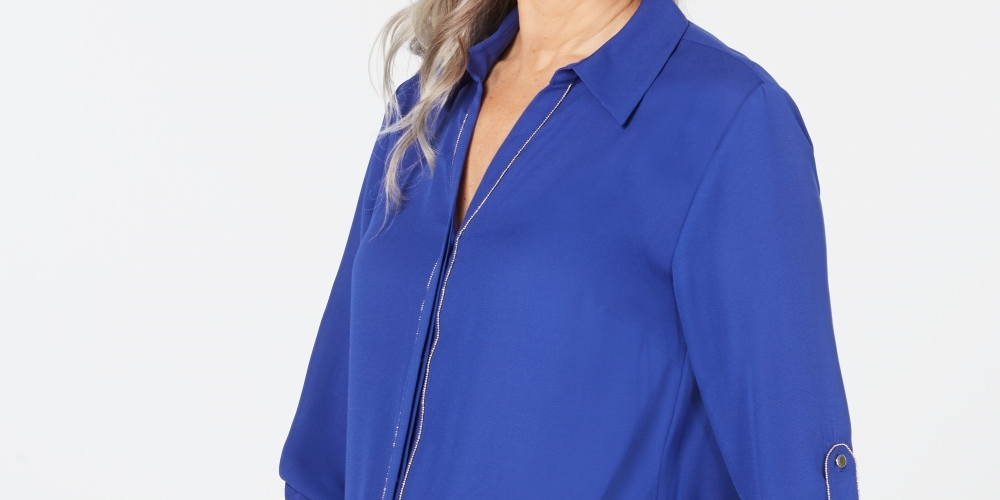 Camisa utilitária feminina JM Collection com detalhes em azul, tamanho PP