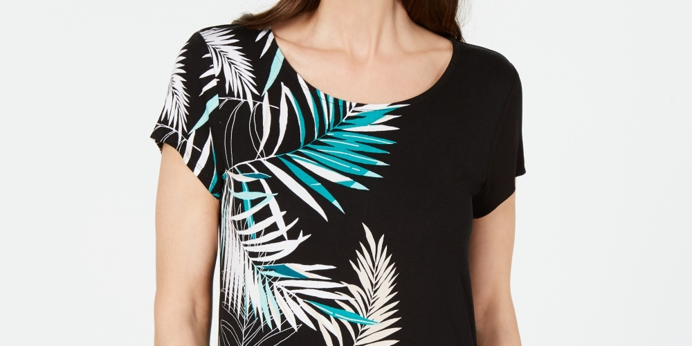 Camiseta feminina Alfani estampada com bainha redonda, preta, tamanho pequeno médio