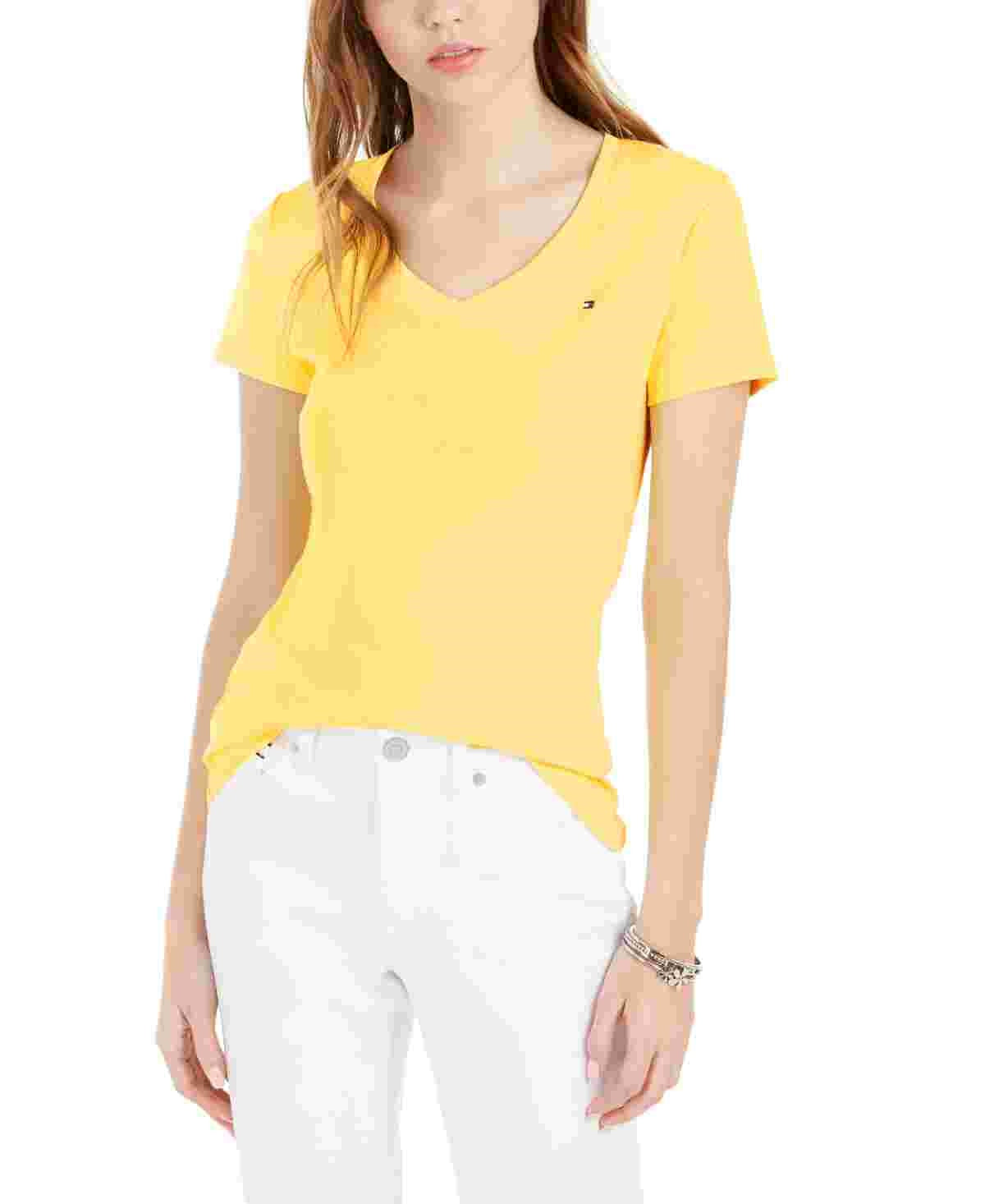 Camiseta feminina Tommy Hilfiger com decote em V dourada tamanho extragrande