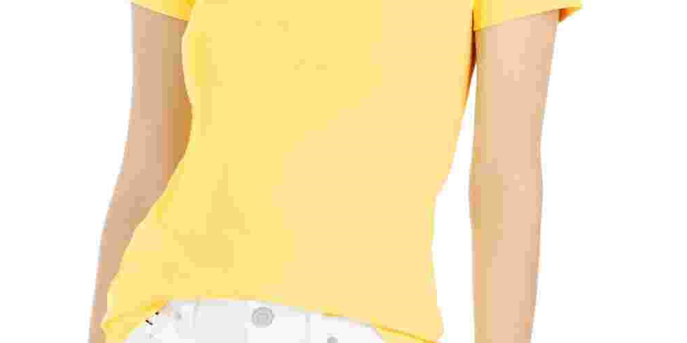 Camiseta feminina Tommy Hilfiger com decote em V dourada tamanho extragrande