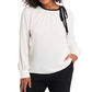 Blusa feminina Billie com gola amarrada, bege, tamanho GG, da Riley &amp; Rae