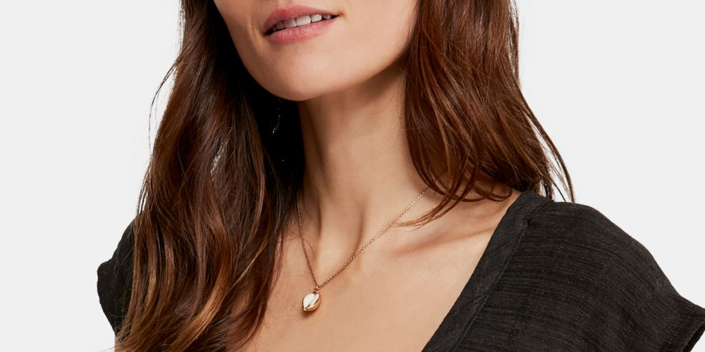 Blusa feminina Free People preta com manga curta e decote redondo, tamanho X-S