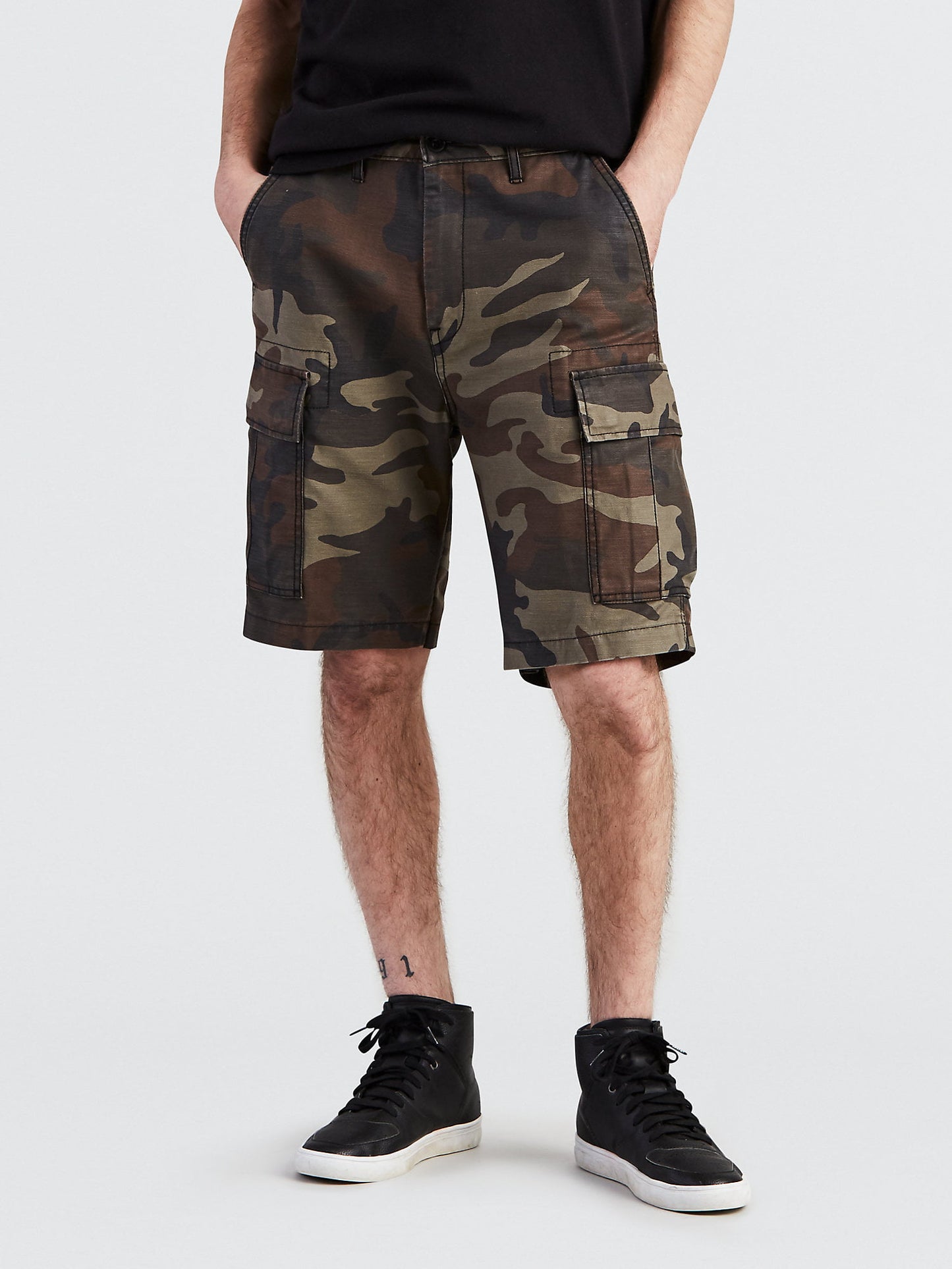 Calça cargo masculina Levi's verde camuflada com estampa traseira em cetim, tamanho 34