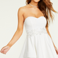 Vestido com apliques e cintura alta B Darlin Juniors, tamanho 0, branco