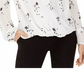 Blusa feminina Alfani com mangas plissadas e decote em V, floral, branca, tamanho extragrande