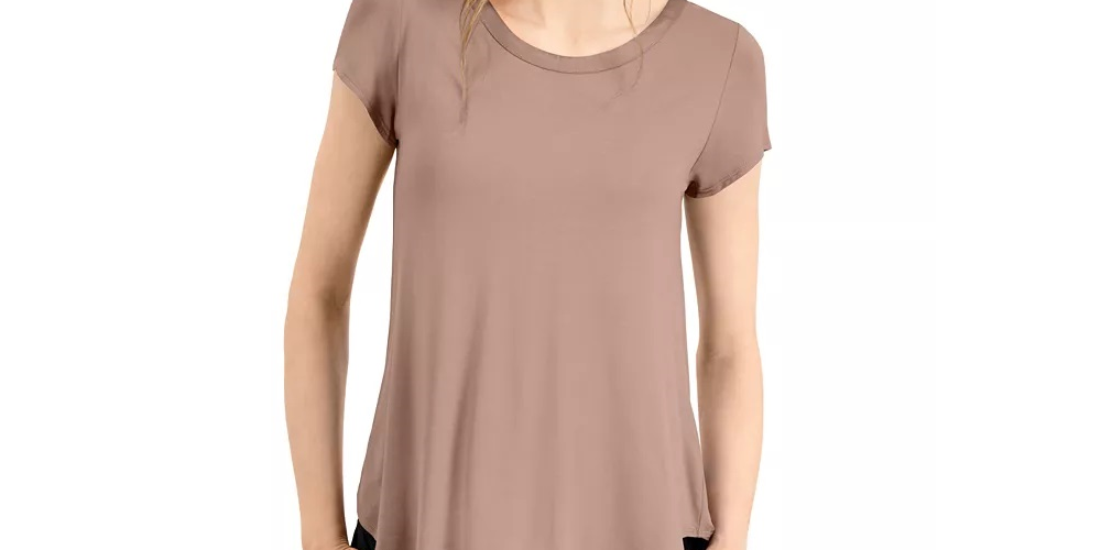 Camiseta feminina Alfani com acabamento em cetim, comprimento alto e baixo, marrom, tamanho médio