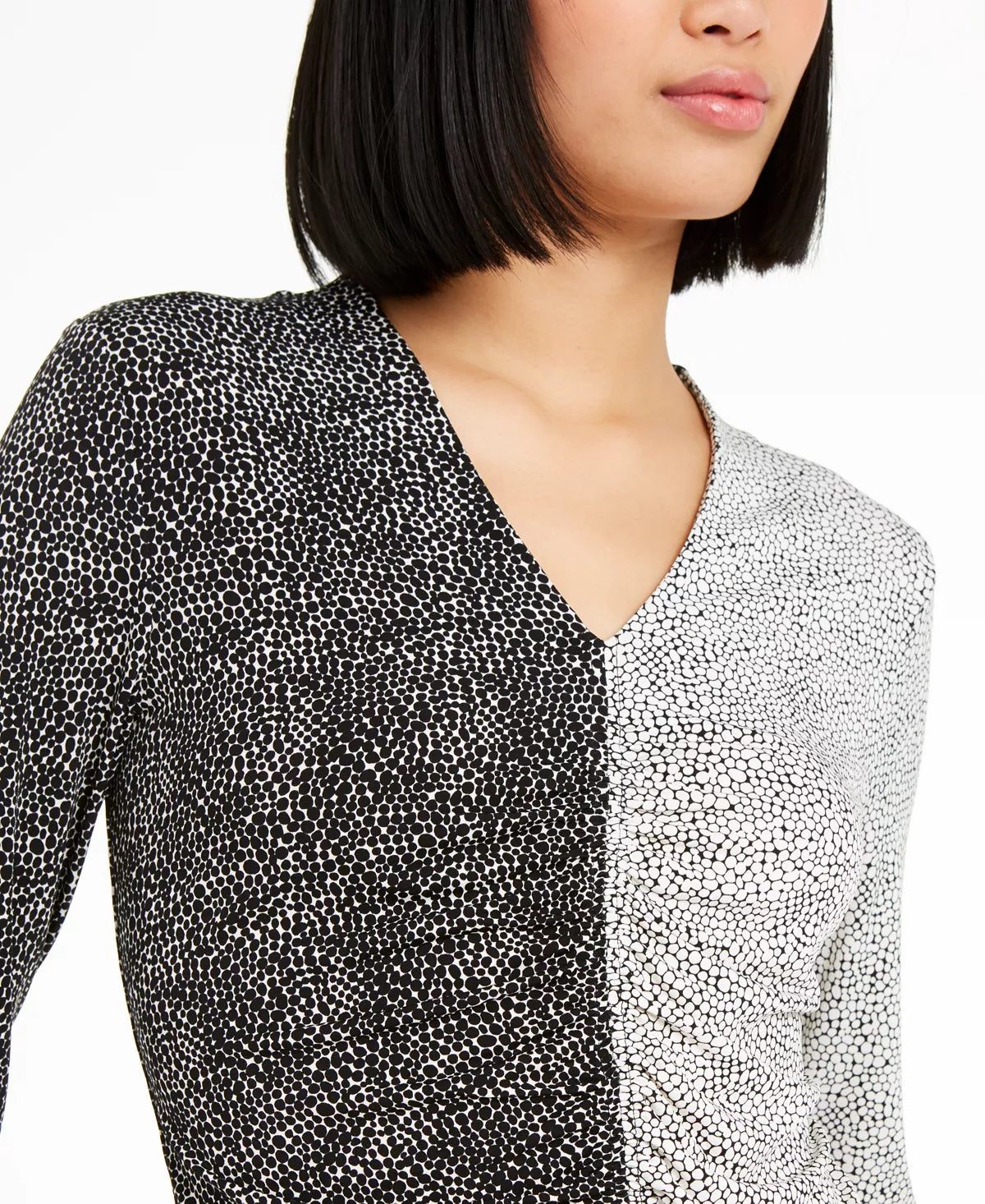 Camiseta feminina estampada Alfani com manga 3/4 e decote em V, preta, tamanho pequeno