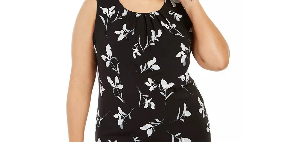 Blusa feminina Calvin Klein Plus com estampa, gola plissada, sem mangas, preta, tamanho 3X