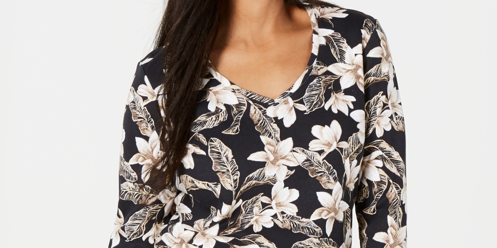 Blusa feminina Karen Scott com estampa floral e decote em V, preta, tamanho X P