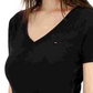 Camiseta feminina Tommy Hilfiger com decote em V, preta, tamanho médio