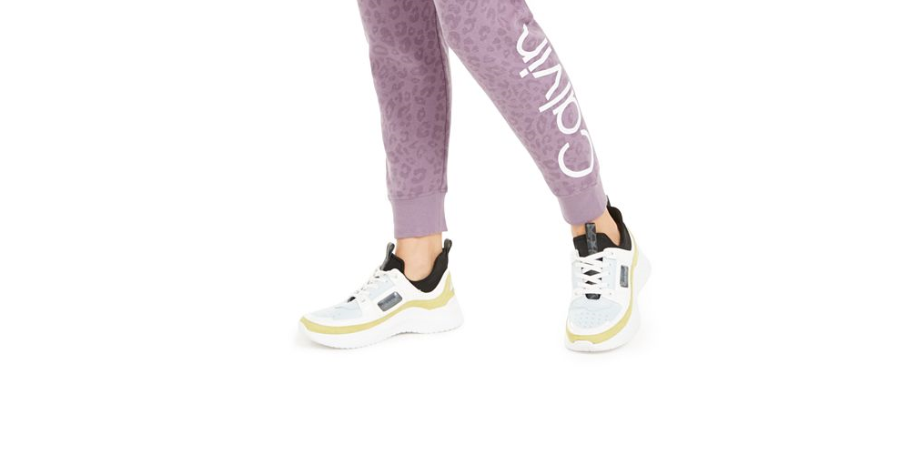 Calça jogger feminina Calvin Klein Performance com estampa animal e logotipo, roxa, tamanho médio