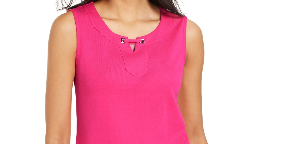 Regata feminina Karen Scott com acabamento em ilhós rosa, tamanho extrapequeno