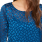 Blusa feminina Alfani com estampa de pele de cobra e bolhas, tamanho azul - Petite G