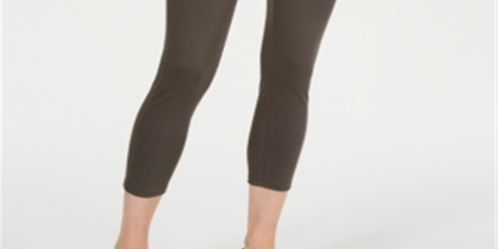 Calça Capri Feminina Karen Scott com Bolso e Zíper, Detalhe de Botão, Marrom, Tamanho X-G