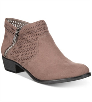 Botas femininas American Rag Abby com bico redondo e salto bloco perfurado, tamanho 7,5 M, marrom