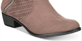 Botas femininas American Rag Abby com bico redondo e salto bloco perfurado, tamanho 7,5 M, marrom