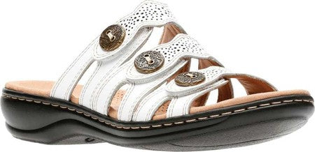 Sandálias femininas Clarks brancas - Sandália de couro Leisa Grace com três tiras e detalhes em botão - Tamanho 7 MW
