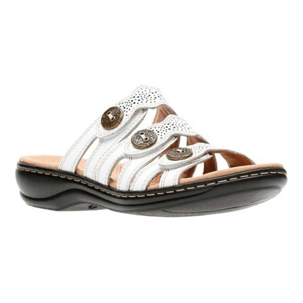 Sandálias femininas Clarks brancas - Sandália de couro Leisa Grace com três tiras e detalhes em botão - Tamanho 7 MW