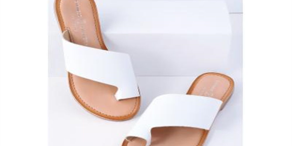 Chinelo feminino Gemmy Slide, tamanho 7,5 M, branco, da Chinese Laundry