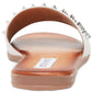 Sandálias femininas Steve Madden em couro com tachas Farryn Sandal, brancas, tamanho 8 M