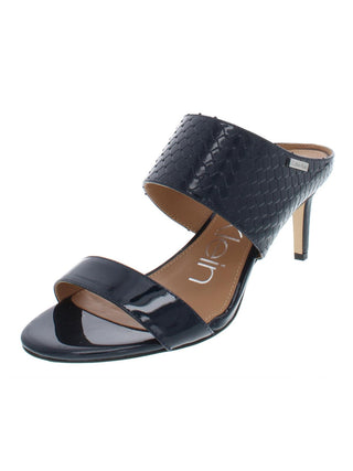 Sandálias femininas Calvin Klein Croc Emboss Cecily em couro envernizado, salto agulha, azul marinho, tamanho 7M