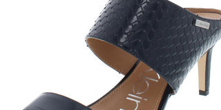 Sandálias femininas Calvin Klein Croc Emboss Cecily em couro envernizado, salto agulha, azul marinho, tamanho 7M