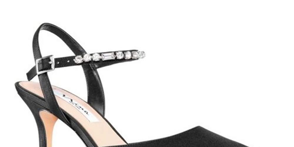 Nina Women's Tonya Strass Bico Fino Sapatos de Noite Pretos Tamanho 8 M