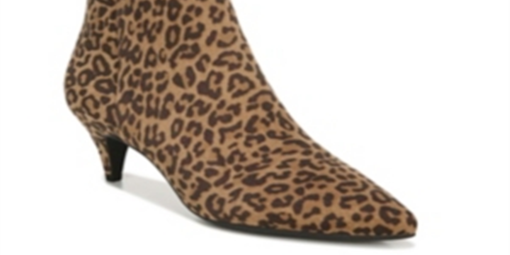 Bota feminina Circus by Sam Edelman com zíper e bico fino Kirby, estampa animal, salto gatinho, marrom, tamanho 8 M
